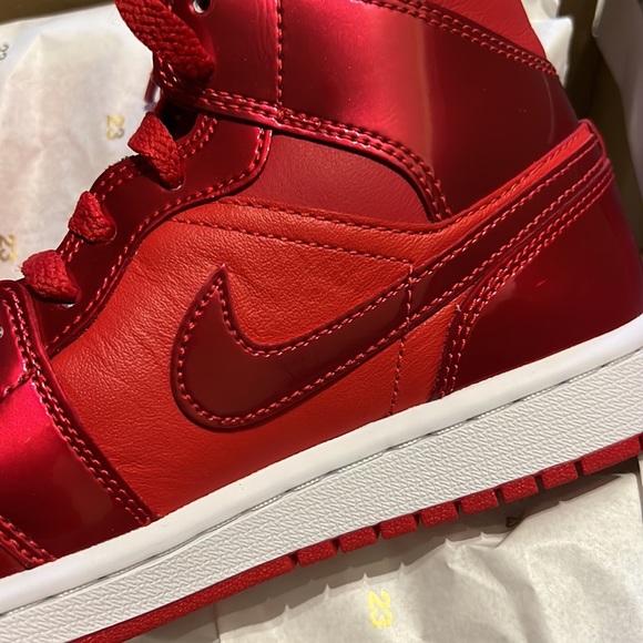 2️⃣0️⃣0️⃣ Air Jordan Mid 1 SE Pomegranate - Picture 2 of 4